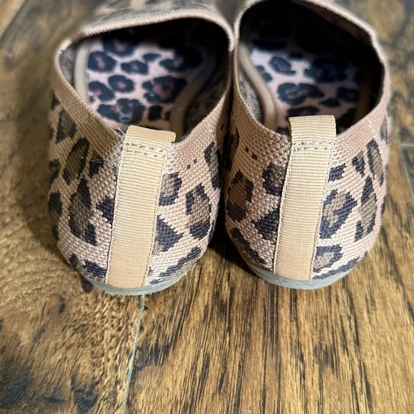 Vince Camuto Brown Leopard Print Flats, size 8.5 - Picture 5 of 9